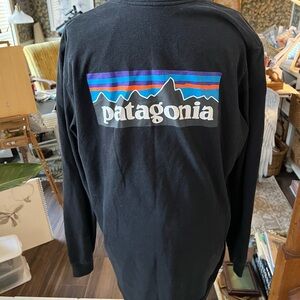 Patagonia Men's Black Long Sleeve Shirt size L